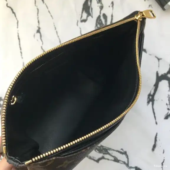 Cheap CASE BEAUTY Louis Vuitton PALLAS 0527